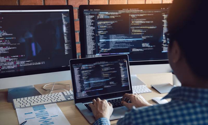 数据科学选型：R与Python如何赋能伊春区网站建设？